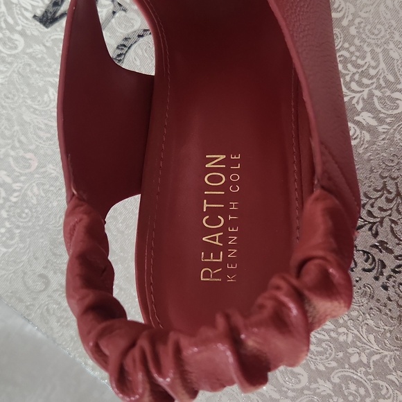REACTION KENNT COLE SIZE 9 1/2 Elegant Red Women's Heeled Sandals - Picture 4 of 7